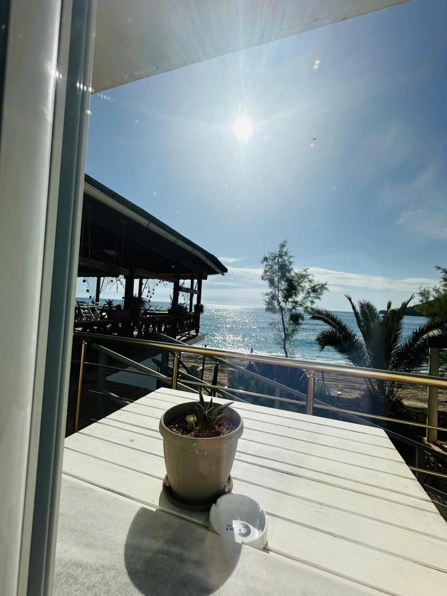 Potami Seashell Hotell Himare Eksteriør bilde