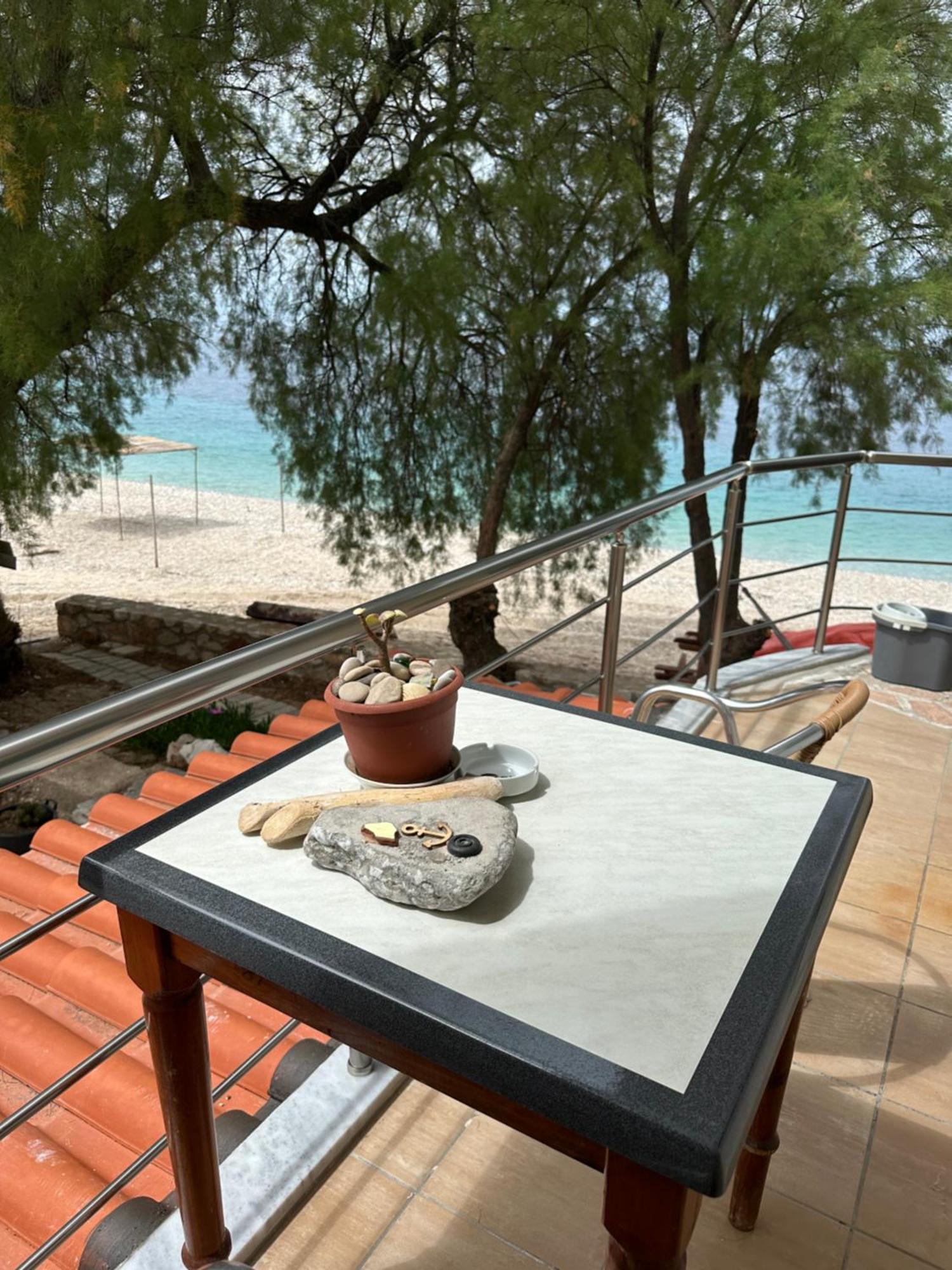 Potami Seashell Hotell Himare Eksteriør bilde